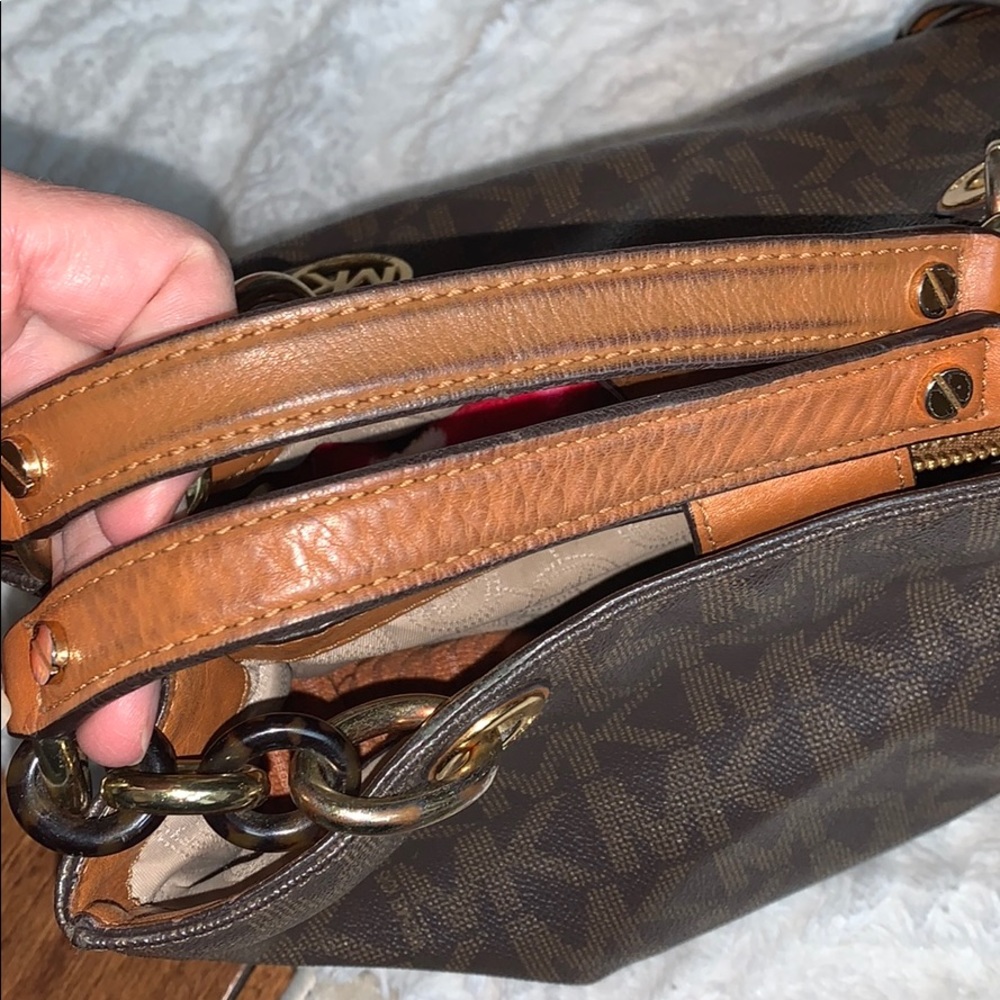 SOLD SOLD 🍀Michael Kors Cynthia satchel - Picture 4 of 6